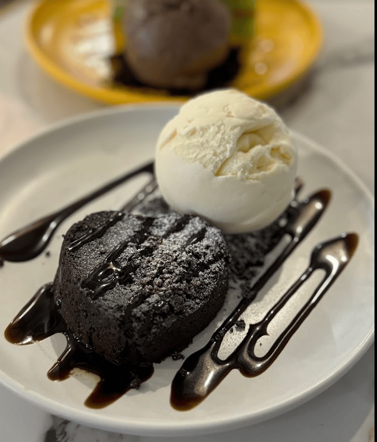 Citrus By The Pool restaurant in Woodlands