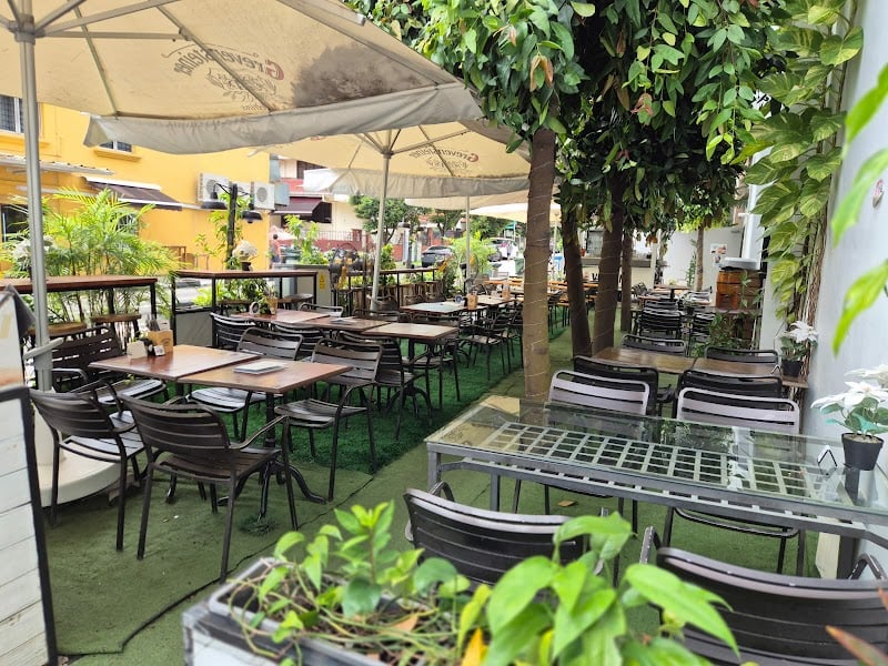 BB&B - Bread, Beer & Brez'n (Killiney Road) - Biergarten & Restaurant — restaurant in River Valley — main photo