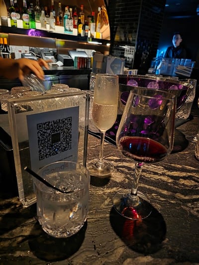 Avenue Lounge — restaurant in Downtown Core — photo 3