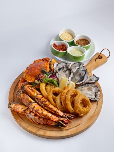 8 Degree Lounge - Bukit Batok — restaurant in Bukit Batok — photo 3