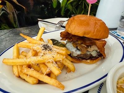 OverEasy — restaurant in Downtown Core — photo 2