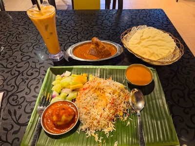 Shami Banana Leaf - gallery image 3
