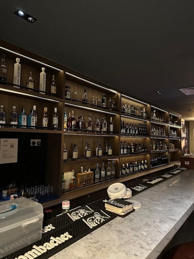 the library - wine, whiskey & cocktail bar — restaurant in Clarke Quay — photo 4