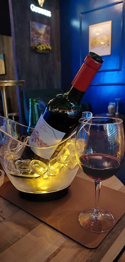 UnWine & Whiskey Bar 放松吧 — restaurant in Hougang — photo 3