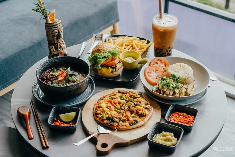 nomVnom Bistro - Clarke Quay Central Mall — restaurant in Clarke Quay — main photo